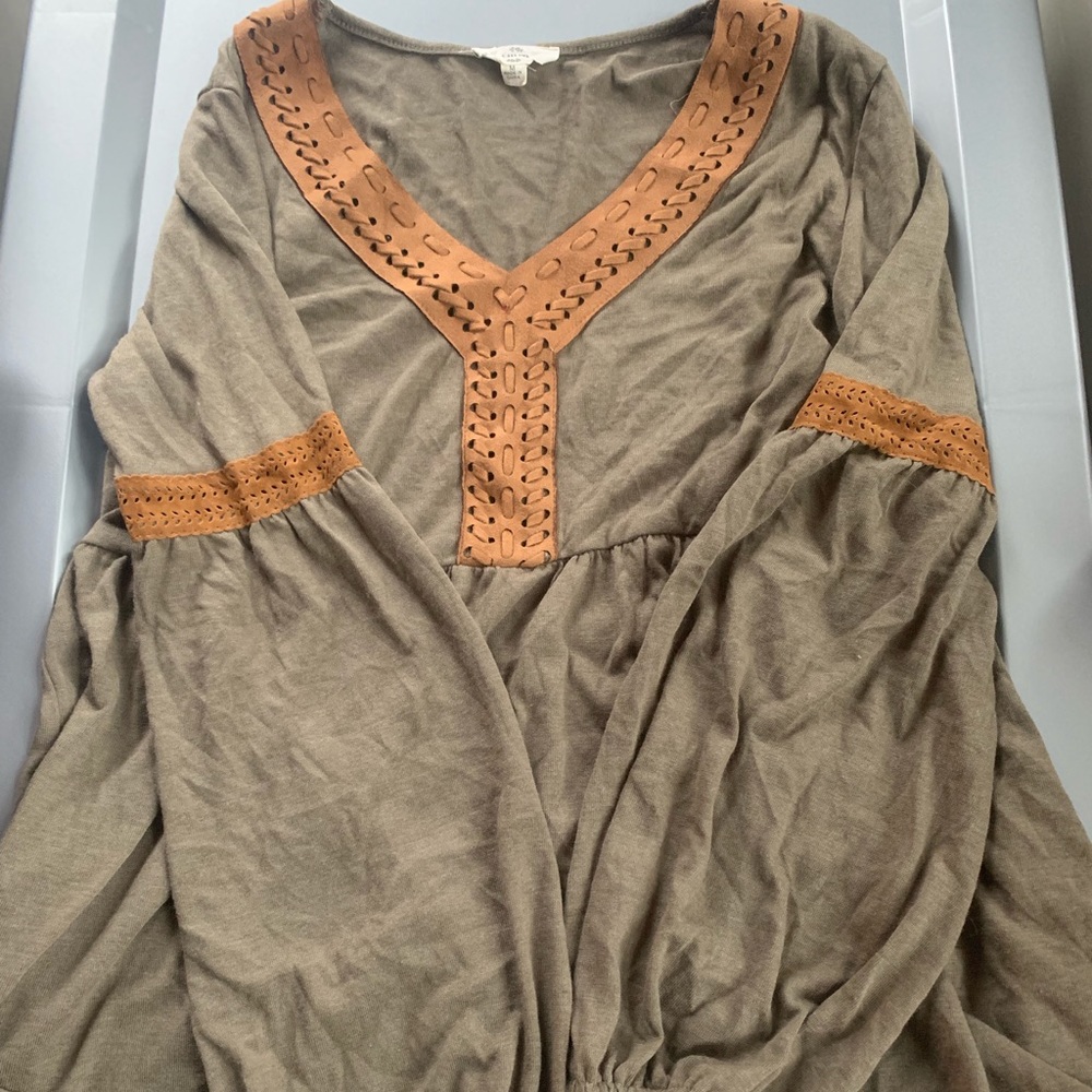 Woman’s green peasant shirt